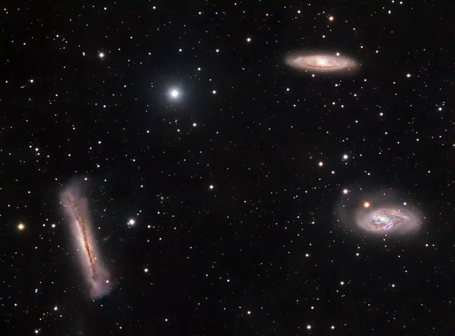 NGC4565 una galassia vista di taglio